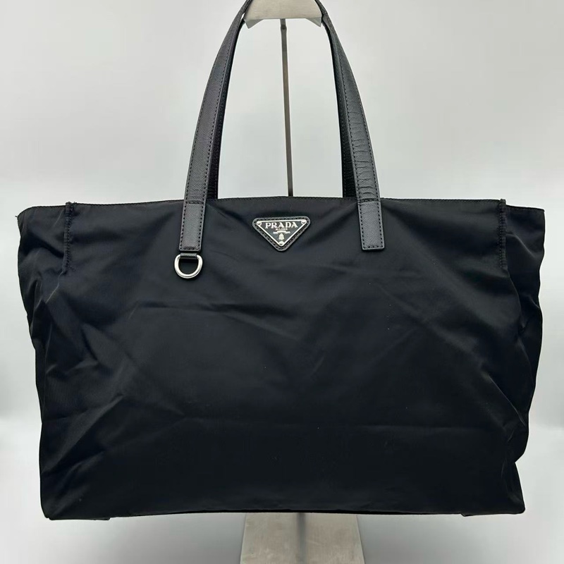 「JL精品代購」prada黑銀降落傘尼龍大號手提單肩托特包-0