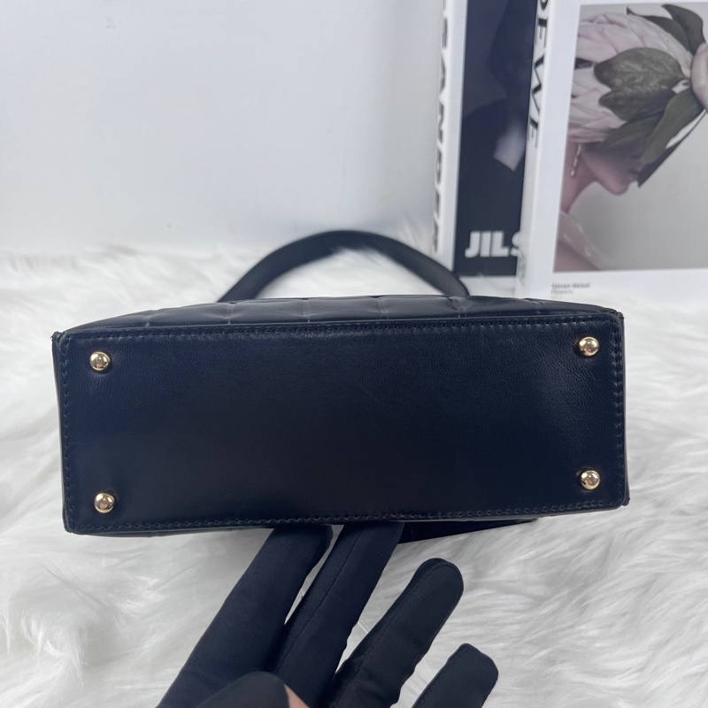 CHANEL 黑金冰格手提包 腋下包 肩帶可調節長度 6開有卡，邊角輕微磨損-5