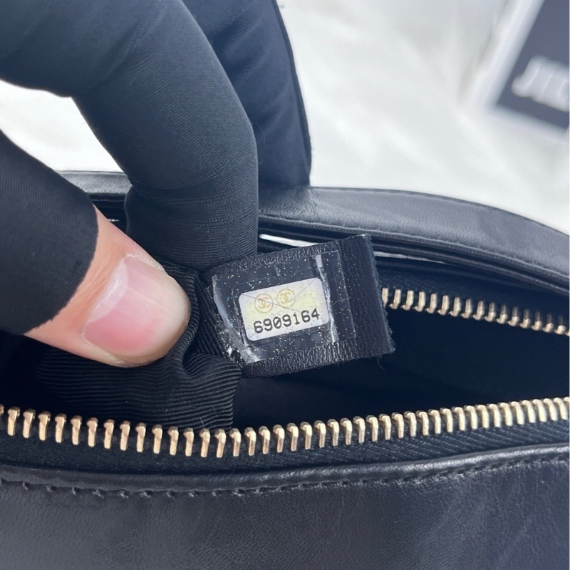 CHANEL 黑金冰格手提包 腋下包 肩帶可調節長度 6開有卡，邊角輕微磨損-7