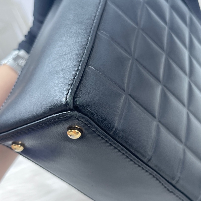 CHANEL 黑金冰格手提包 腋下包 肩帶可調節長度 6開有卡，邊角輕微磨損-8