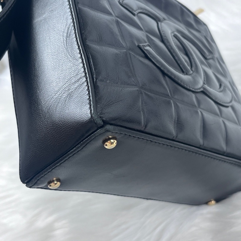 CHANEL 黑金冰格手提包 腋下包 肩帶可調節長度 6開有卡，邊角輕微磨損-9