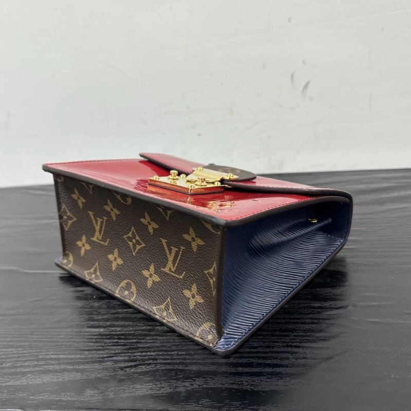 👉本店與來自歐洲、香港、上海、日本等地的上百家正品實體店及專業代購合作，所有商品皆保證 100% 原廠正品 👈  任何精品款式歡迎詢問  皆分為全新商品 及 二手精品 兩大類別。  🔹 二手商品 為獨家單件，數量稀少，售完即無。 建議您若有喜歡的商品，請盡快下單，我們將立即為您處理訂單。 感謝您的理解與支持 🙏  📌 下單前請務必確認： ✔ 商品是否仍有庫存 ✔ 尺寸是否合適 再次感謝您-7