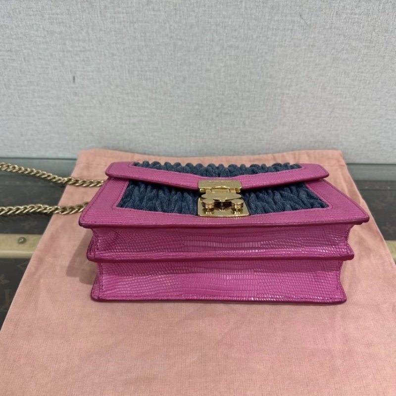 MIUMIU 牛仔拼粉色金扣皺摺肩背斜背包 22*14*7 99新配件塵袋-3