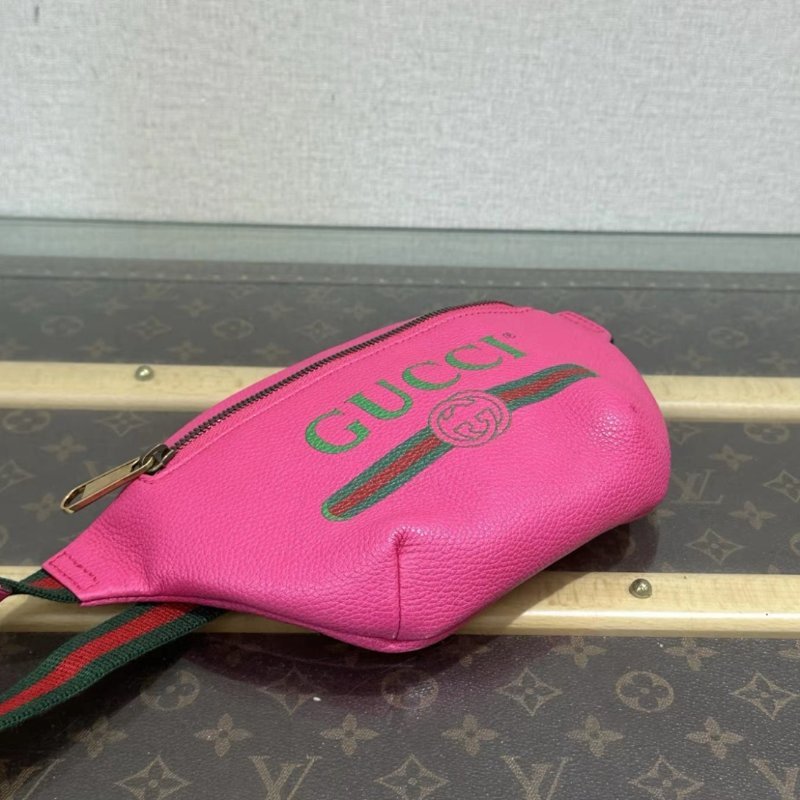 GUCCI 枚紅色金扣logo腰包胸包 98新27*13-6