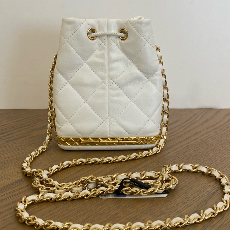 CHANEL 香奈兒22款抽繩白雪小水桶-1