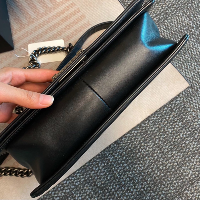 Chanel leboy28黑銀全牛皮鏈條斜挎包 #99新閒置 #櫃上在售25萬-36