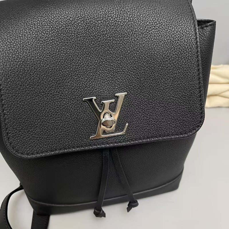 LV路易威登Lockme黑銀牛皮荔枝紋雙肩包 後背包 尺寸21×26cm-2