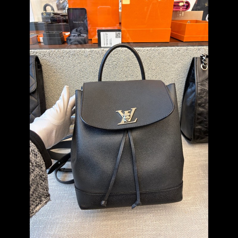 LV路易威登Lockme黑銀牛皮荔枝紋雙肩包 後背包 尺寸21×26cm-9