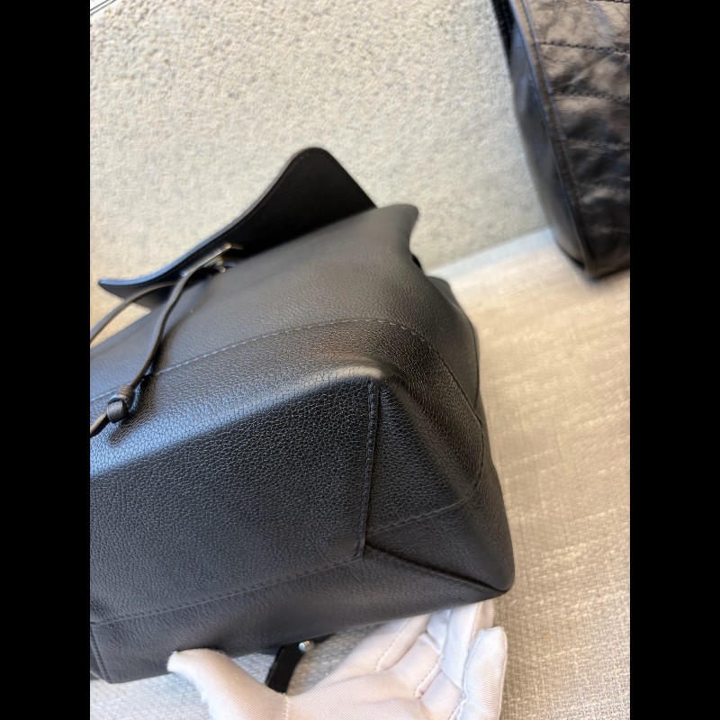 LV路易威登Lockme黑銀牛皮荔枝紋雙肩包 後背包 尺寸21×26cm-10