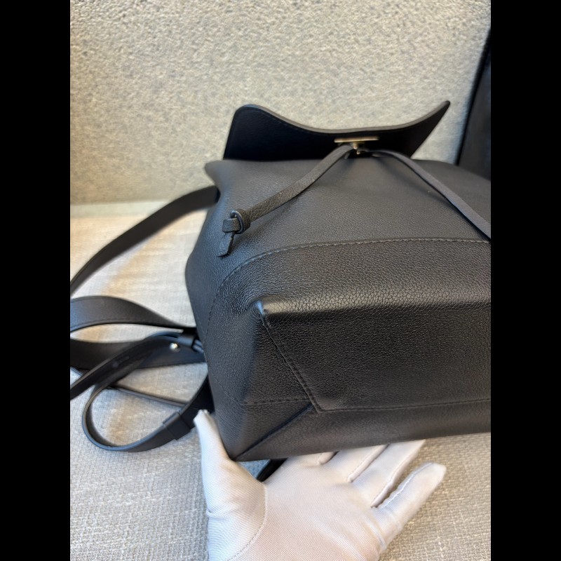 LV路易威登Lockme黑銀牛皮荔枝紋雙肩包 後背包 尺寸21×26cm-12