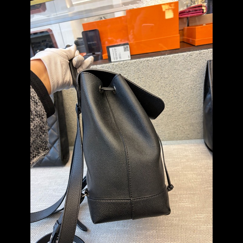 LV路易威登Lockme黑銀牛皮荔枝紋雙肩包 後背包 尺寸21×26cm-13