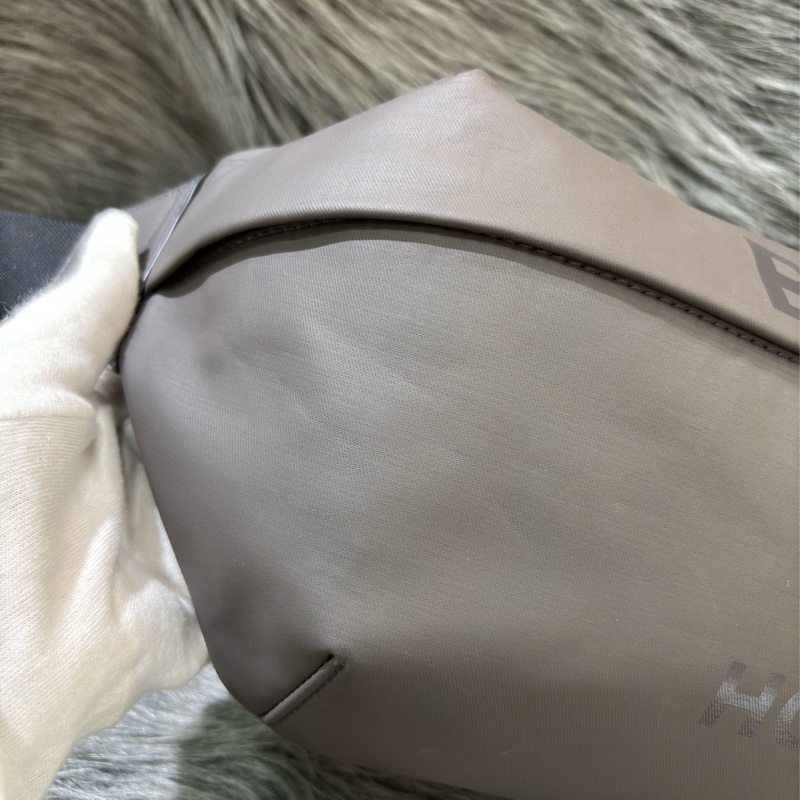 BURBERRY 8036555 TB 防水帆布 logo 字母 肩背包 腰包 胸口包 斜背包 霹靂包 超新-13