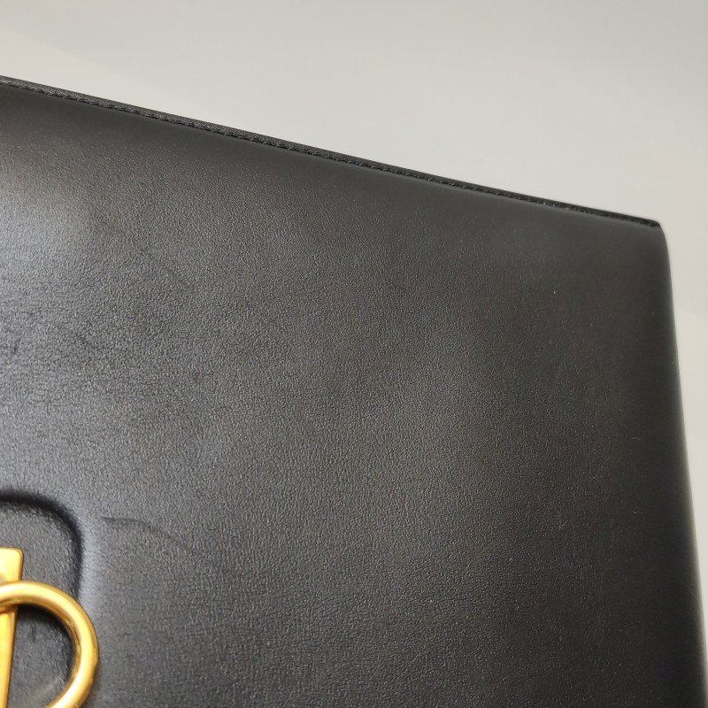 Salvatore Ferragamo Gancini 系列 牛皮 純色 斜背包-17