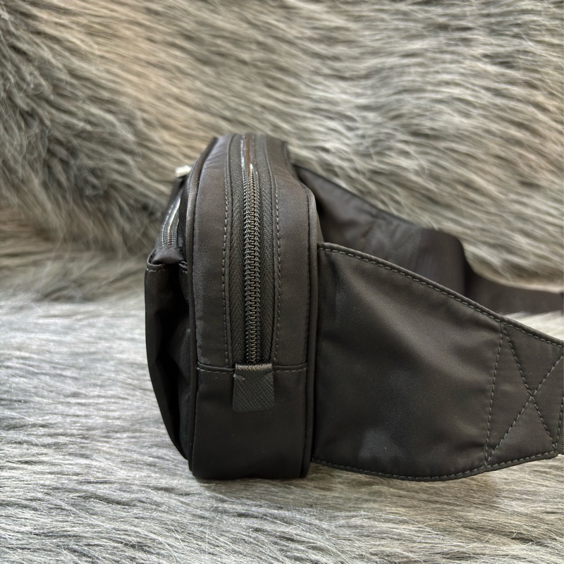 PRADA AVL977 黑色 帆布 前口袋 拉鍊 肩背包 胸口包 後背包 麻將包-6