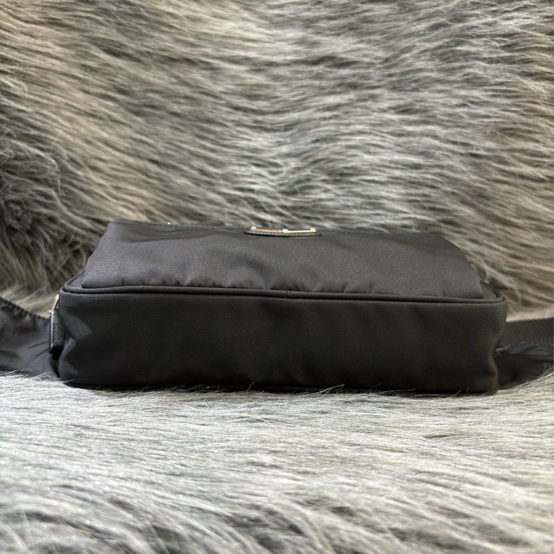 PRADA AVL977 黑色 帆布 前口袋 拉鍊 肩背包 胸口包 後背包 麻將包-9