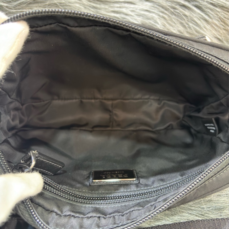 PRADA AVL977 黑色 帆布 前口袋 拉鍊 肩背包 胸口包 後背包 麻將包-26