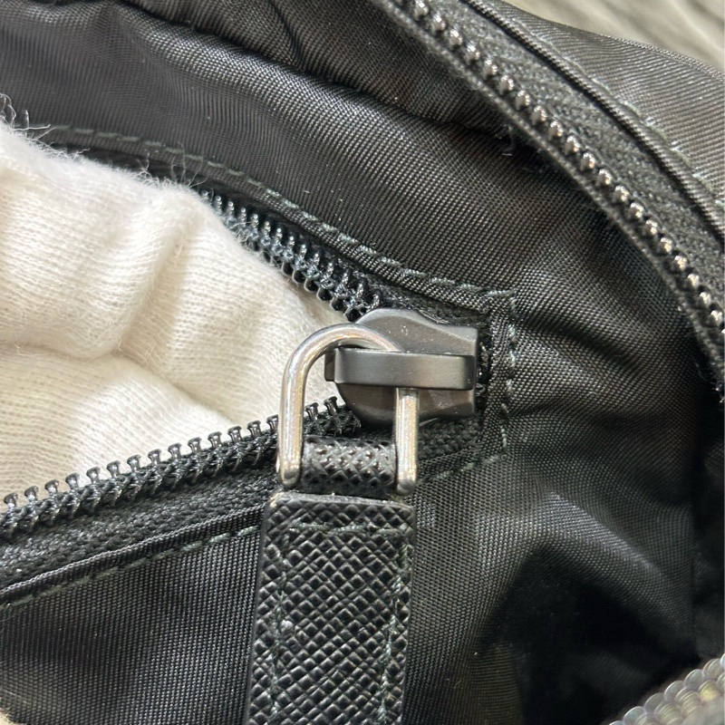 PRADA AVL977 黑色 帆布 前口袋 拉鍊 肩背包 胸口包 後背包 麻將包-29