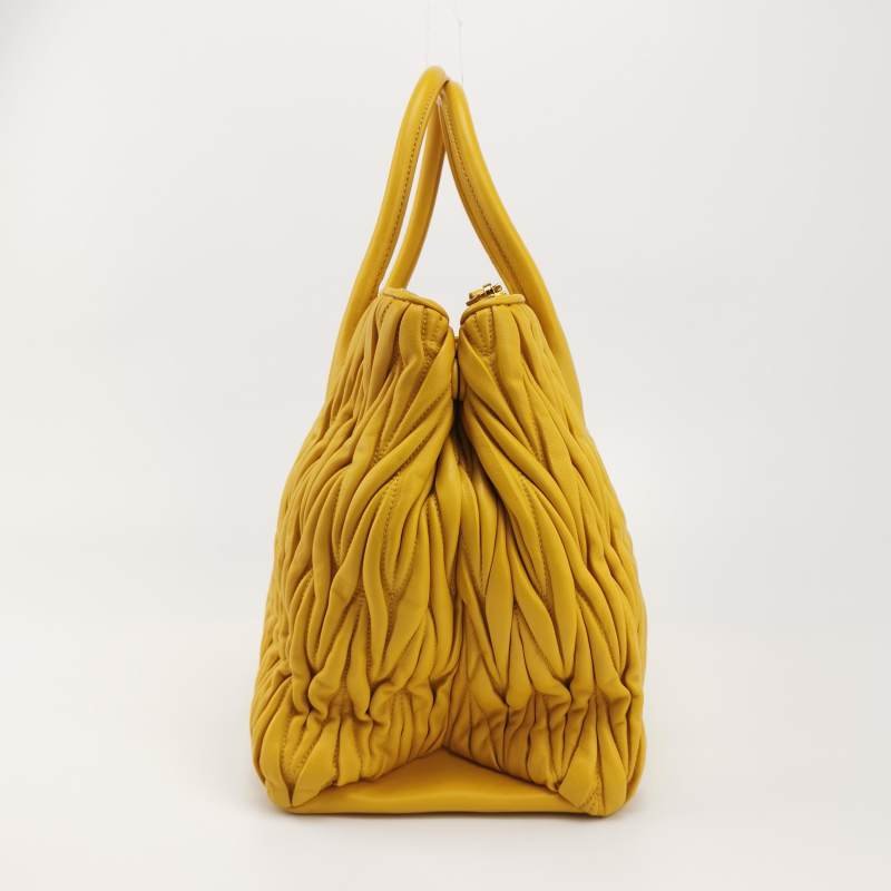 Miu Miu 羊皮 純色 字母 Logo 褶皺 單肩包-3