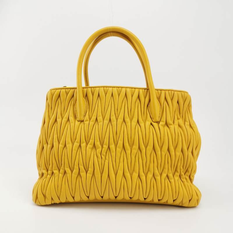 Miu Miu 羊皮 純色 字母 Logo 褶皺 單肩包-4