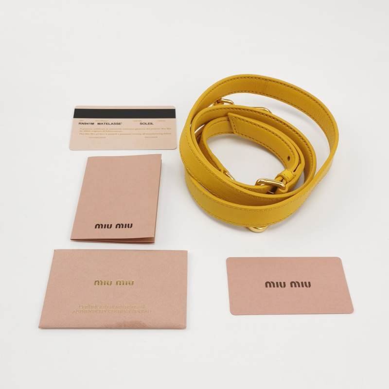 Miu Miu 羊皮 純色 字母 Logo 褶皺 單肩包-9