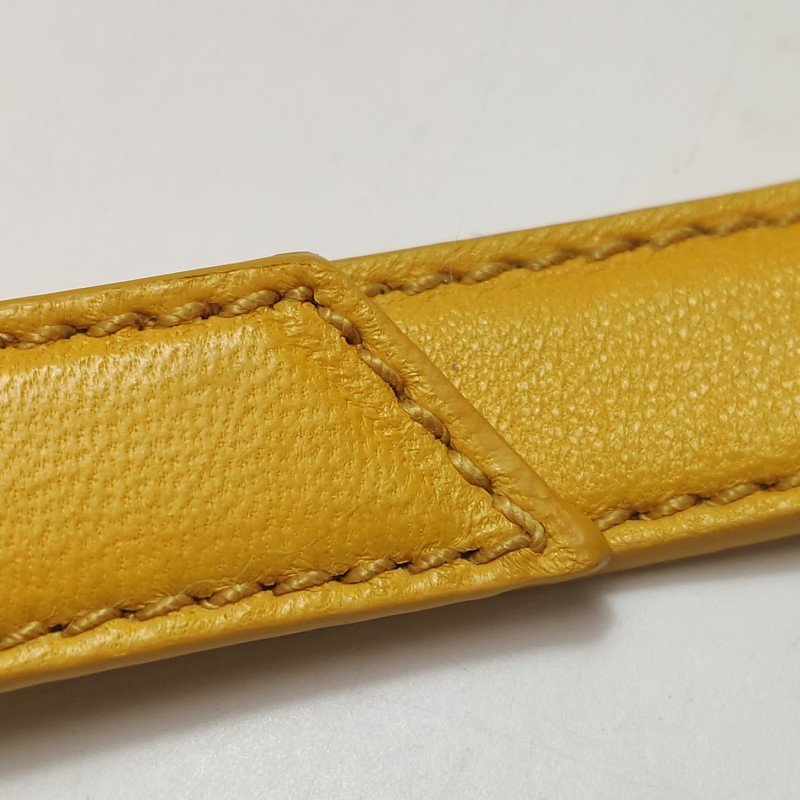 Miu Miu 羊皮 純色 字母 Logo 褶皺 單肩包-10