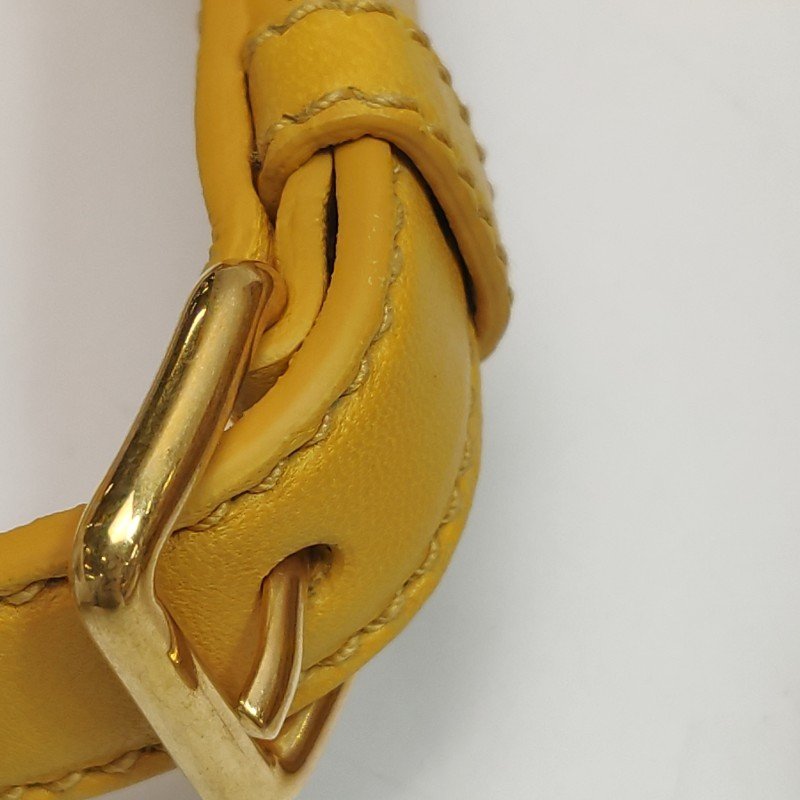 Miu Miu 羊皮 純色 字母 Logo 褶皺 單肩包-13