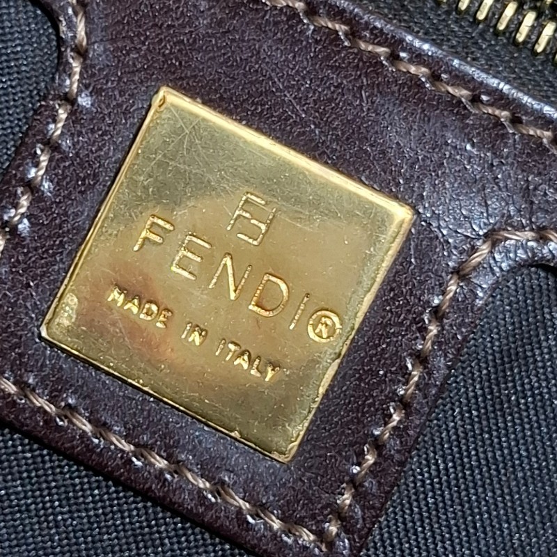 vintage FENDI 水晶皮金釦法棍包-4