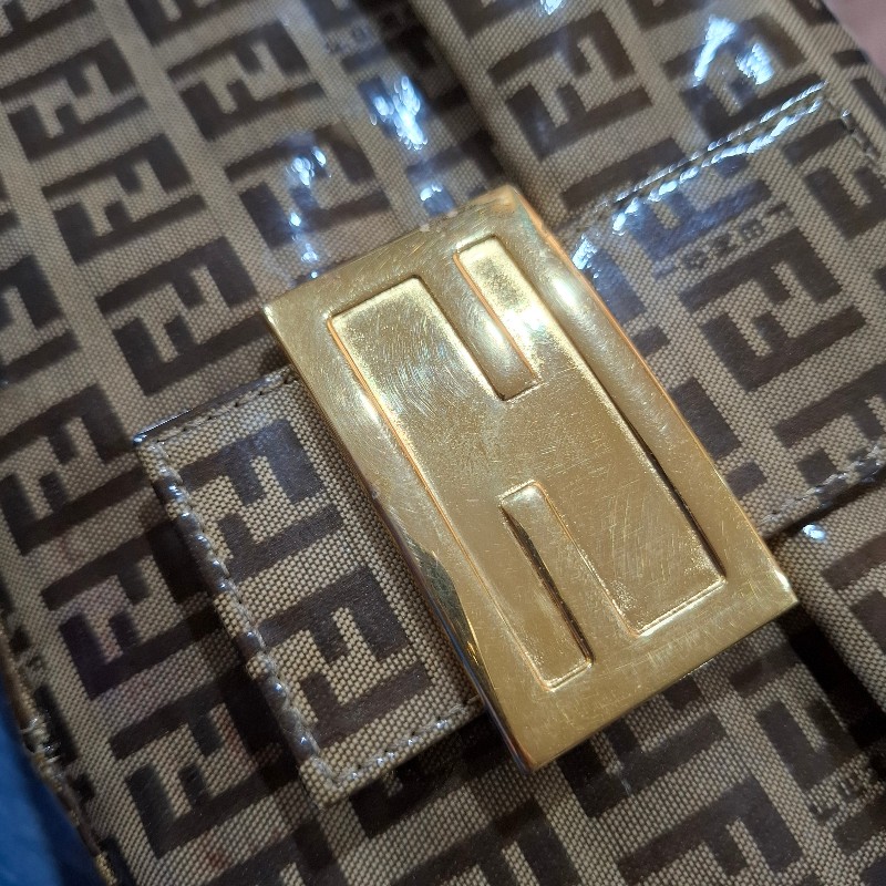 vintage FENDI 水晶皮金釦法棍包-10