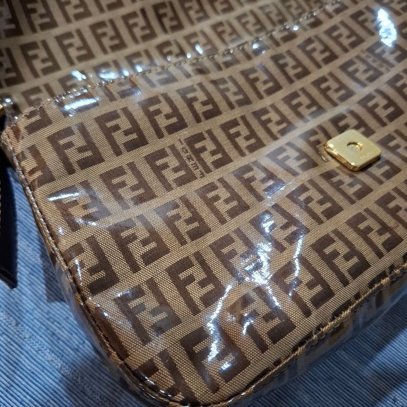 vintage FENDI 水晶皮金釦法棍包-13