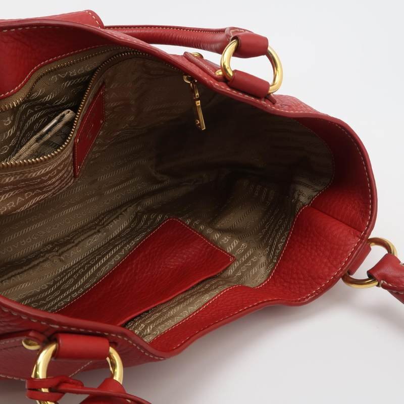 Prada 牛皮 純色 字母 Logo 鉚釘 插扣 單肩包-6