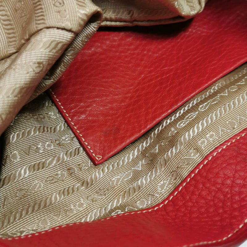 Prada 牛皮 純色 字母 Logo 鉚釘 插扣 單肩包-8