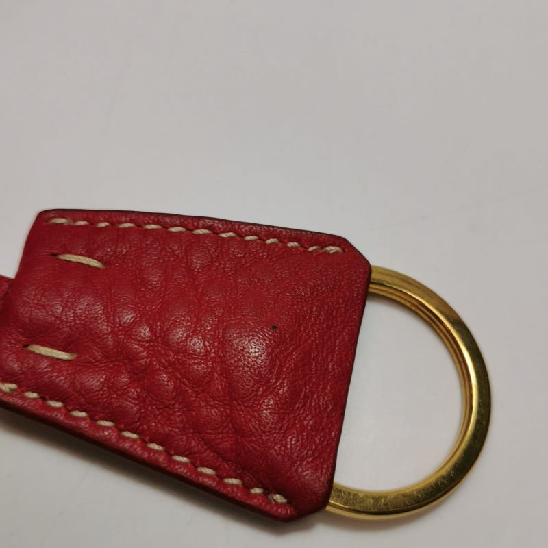 Prada 牛皮 純色 字母 Logo 鉚釘 插扣 單肩包-19