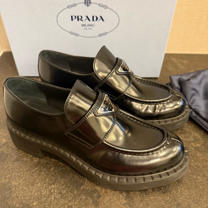 PRADA黑色樂福鞋-1