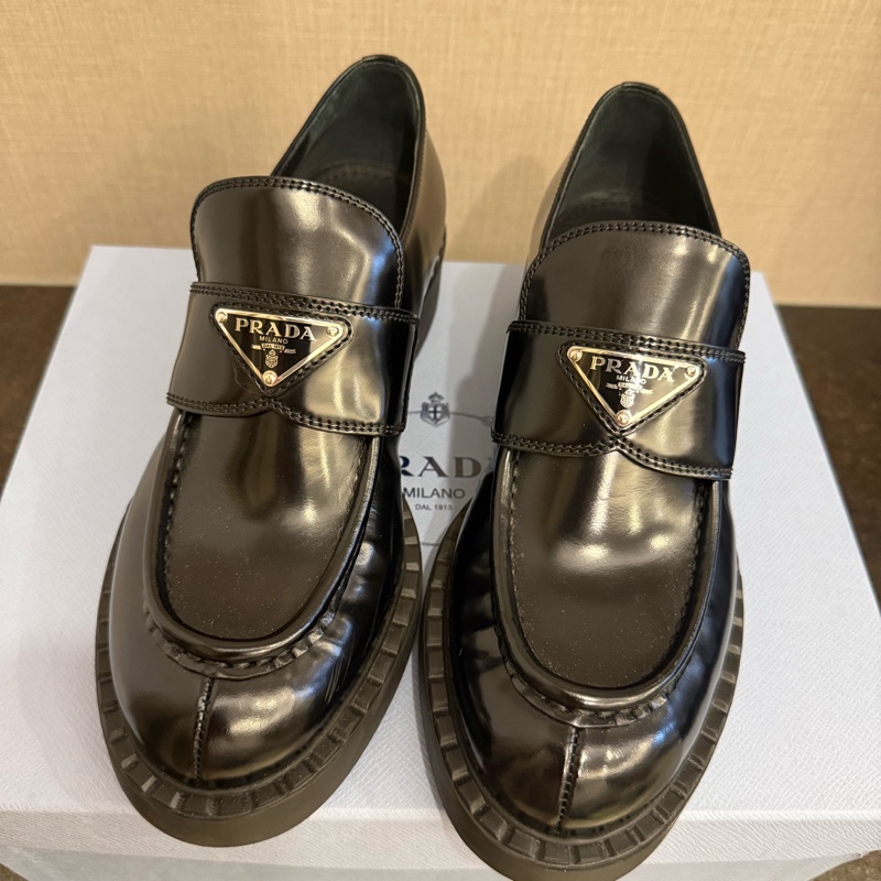 PRADA黑色樂福鞋-4