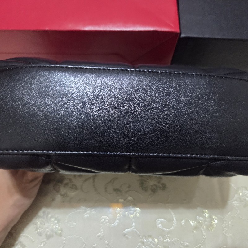 ysl toy puffer 黑金泡芙包-7