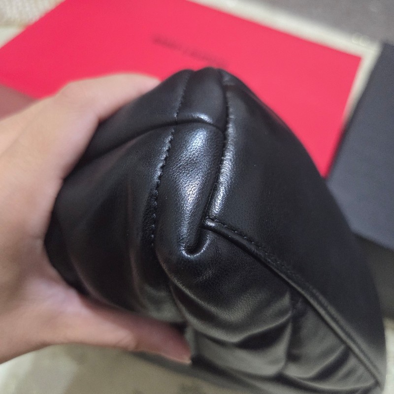 ysl toy puffer 黑金泡芙包-10