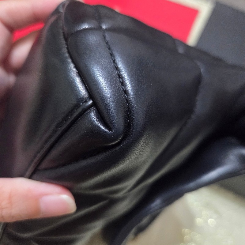 ysl toy puffer 黑金泡芙包-11