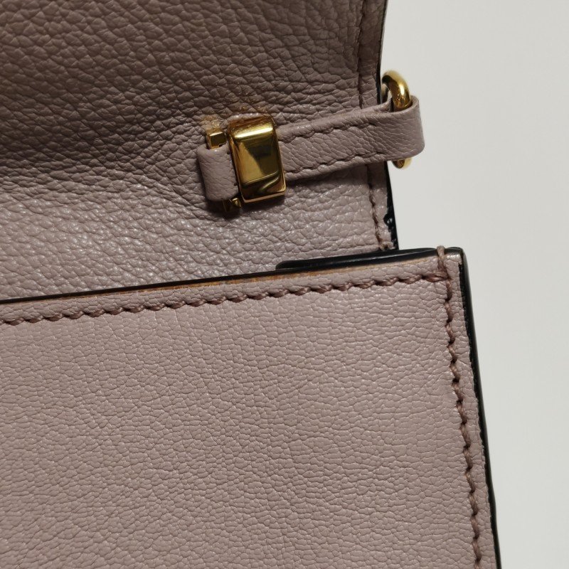 Miu Miu 羊皮 純色 字母 Logo 斜背包 單肩包-16