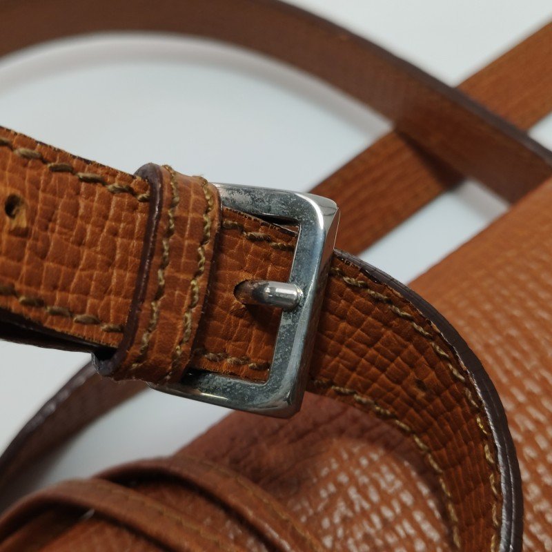 Loewe Barcelona 牛皮 純色 三角形 封扣 單肩包 斜背包-12