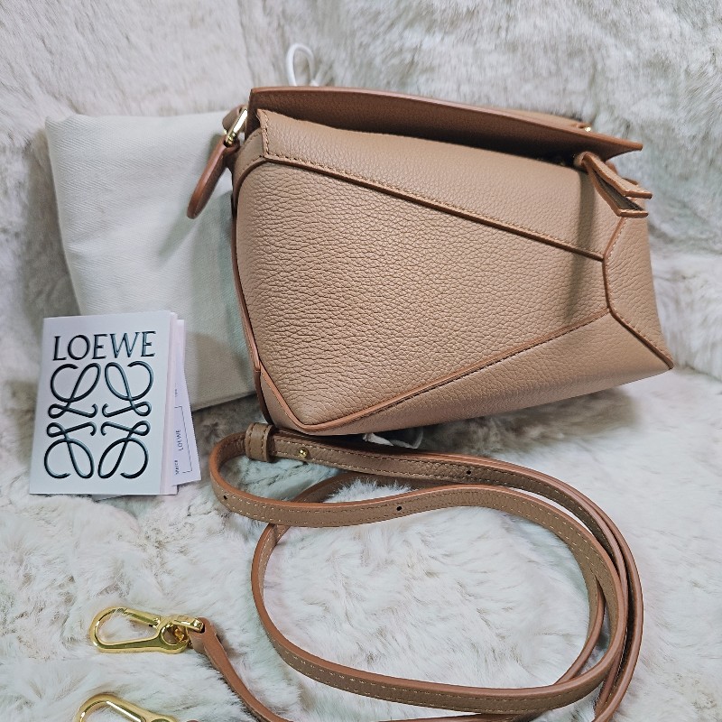 全新 Loewe Puzzle Mini 輕巧幾何包｜奶茶棕｜小牛皮手提包-0