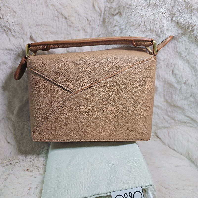 全新 Loewe Puzzle Mini 輕巧幾何包｜奶茶棕｜小牛皮手提包-3