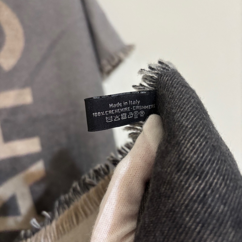 914intheair精品代購『全新』Chanel 雙C LOGO雙面漸層灰棕漸層羊絨圍巾-8