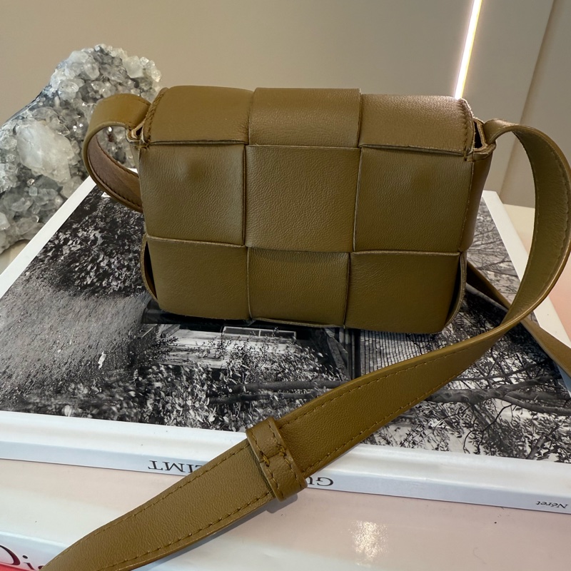 Bottega Veneta 橄欖綠六格包 BV 經典編織 斜背包-1