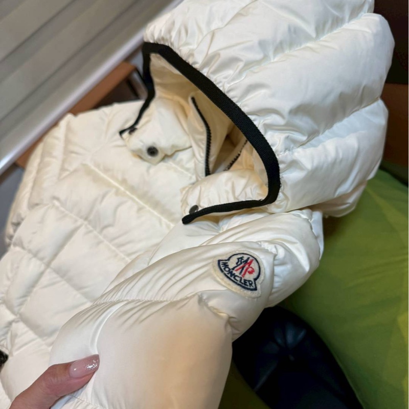 moncler 大童 白色 白配黑邊 連帽 輕羽絨 長羽絨 長版羽絨外套 羽絨外套 防風外套-5