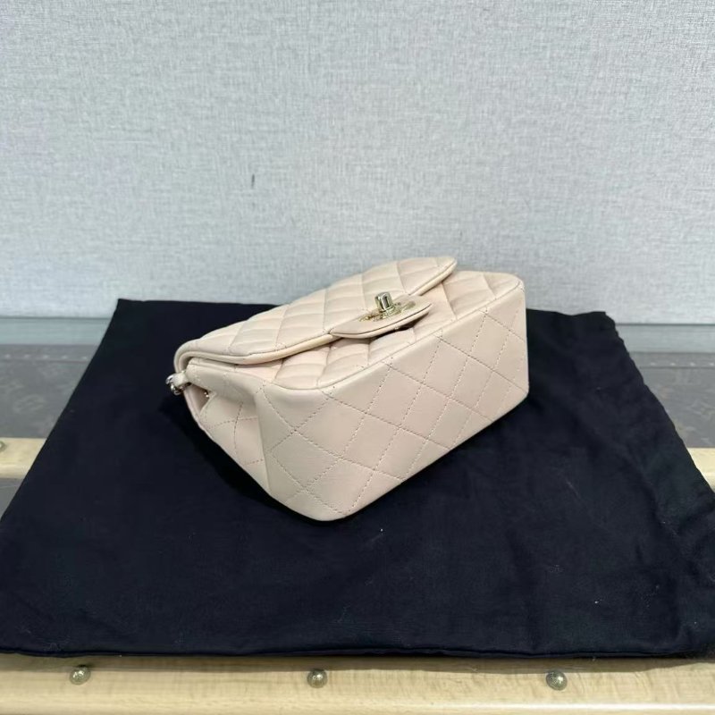 ✨CHANEL 奶茶色金扣方胖子斜背包 17*13 98新 配件塵袋盒子-2