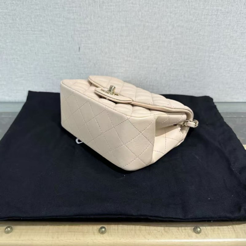 ✨CHANEL 奶茶色金扣方胖子斜背包 17*13 98新 配件塵袋盒子-4