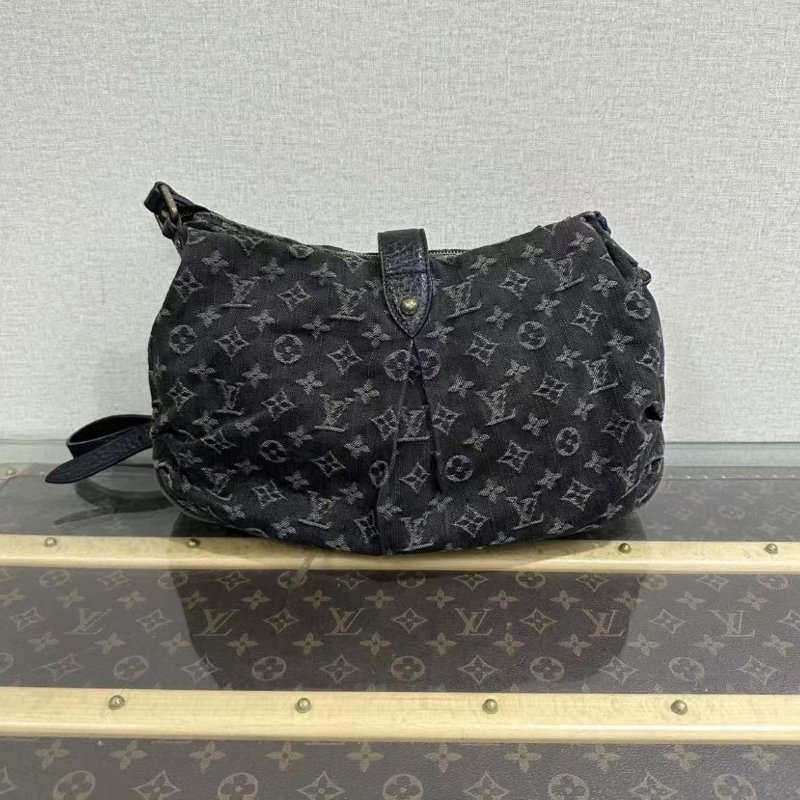 ✨LV 金扣牛仔丹寧斜背元寶包 35*24*9 98新 配件塵袋-5