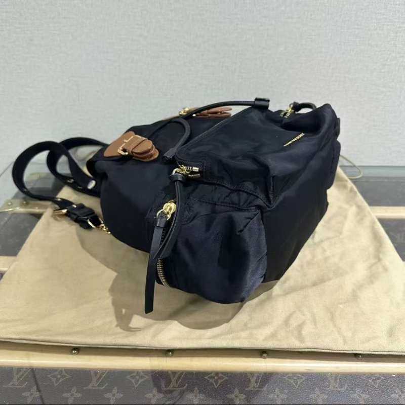 BURBERRY 金扣尼龍抽繩後背包 21*32*14 98新配件塵袋-2