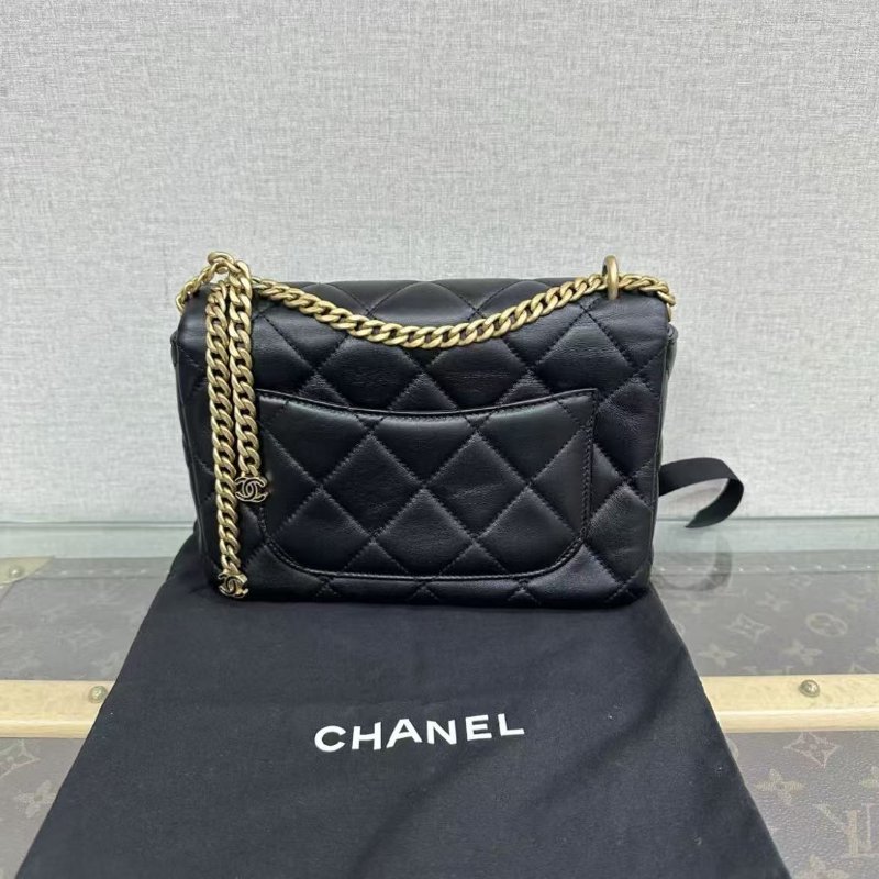 CHANEL 黑金琺瑯扣方胖子斜背包 21*14*5 98新配件塵袋-5