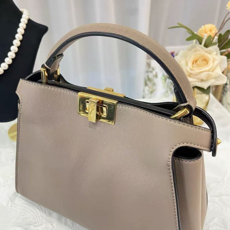 ✨FENDI Peekaboo Essentially 金扣手提肩背包27*20*11 98新配件塵袋-2